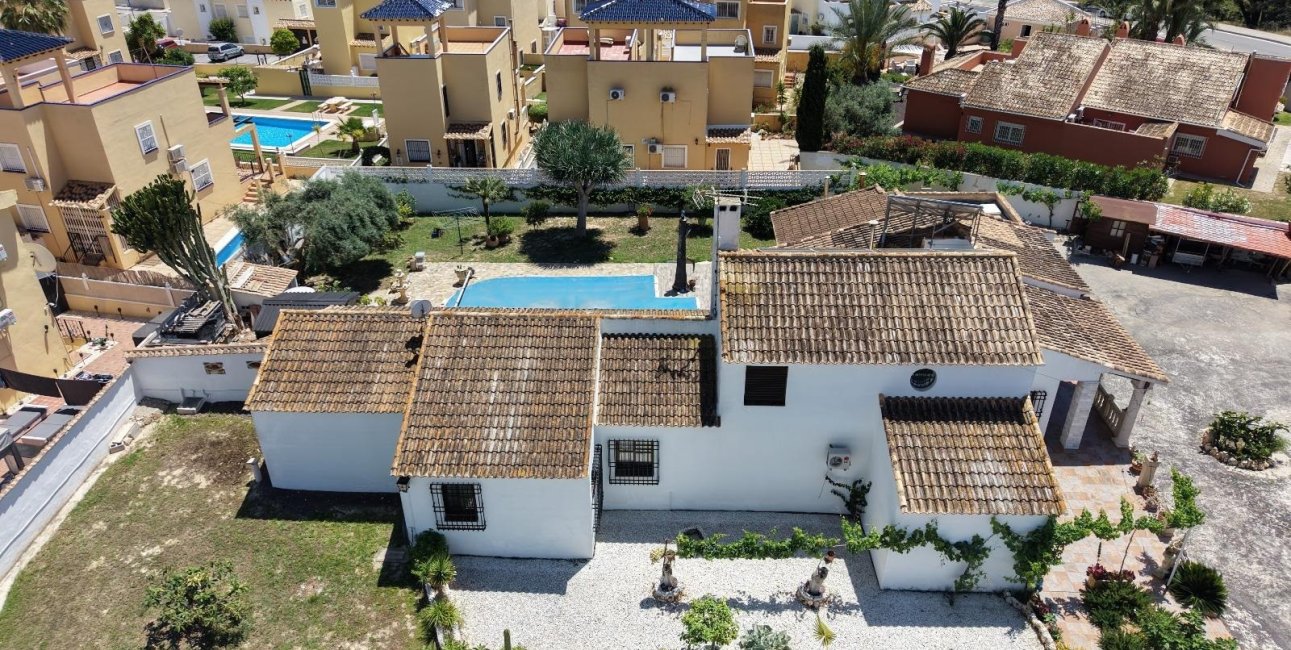 Resale - Villa -
Orihuela Costa - Villamartin