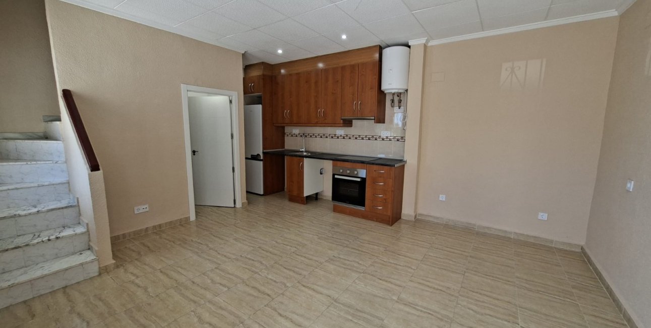 Resale - Townhouse -
La Marina - La Marina - Urbanization