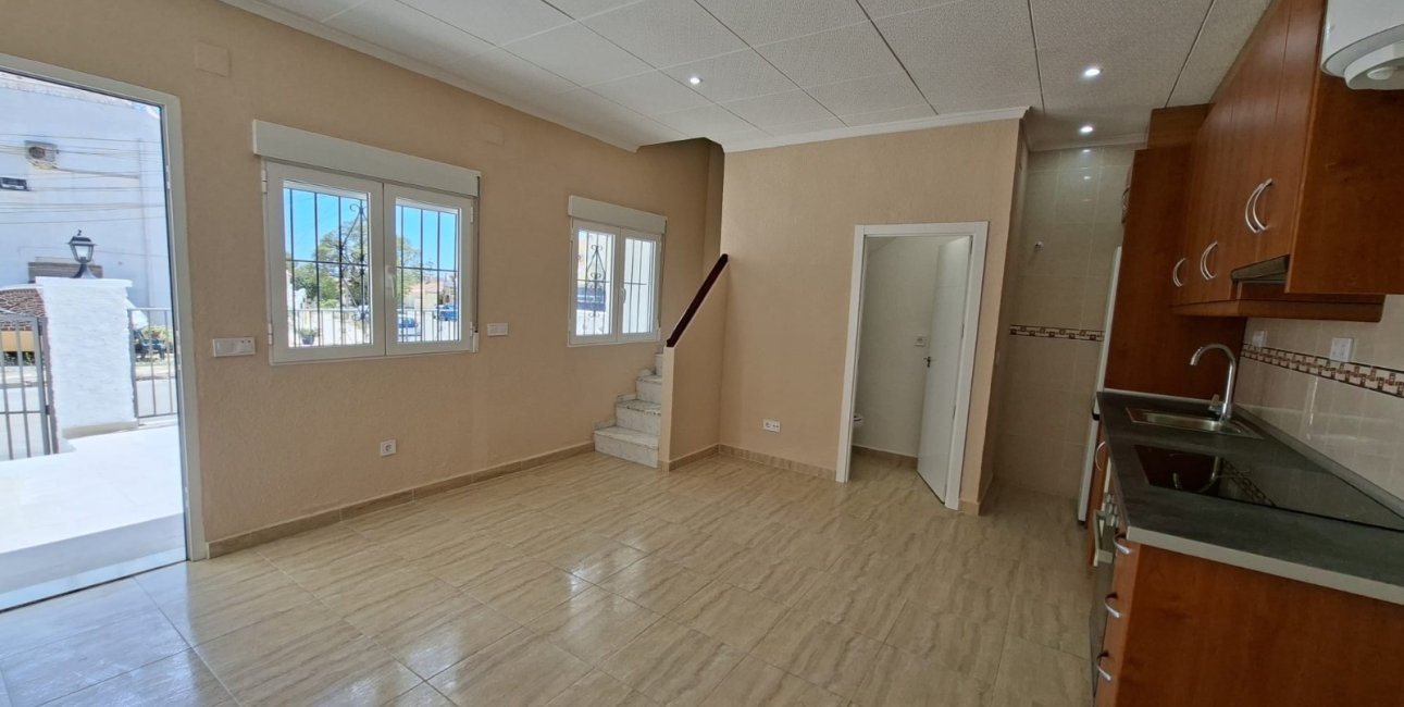 Resale - Townhouse -
La Marina - La Marina - Urbanization