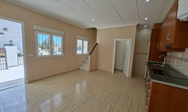 Resale - Townhouse -
La Marina - La Marina - Urbanization