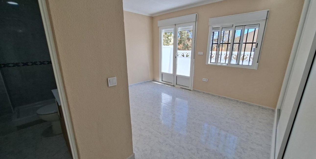 Resale - Townhouse -
La Marina - La Marina - Urbanization