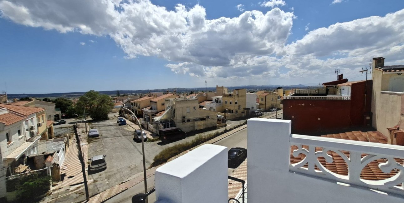 Resale - Townhouse -
La Marina - La Marina - Urbanization