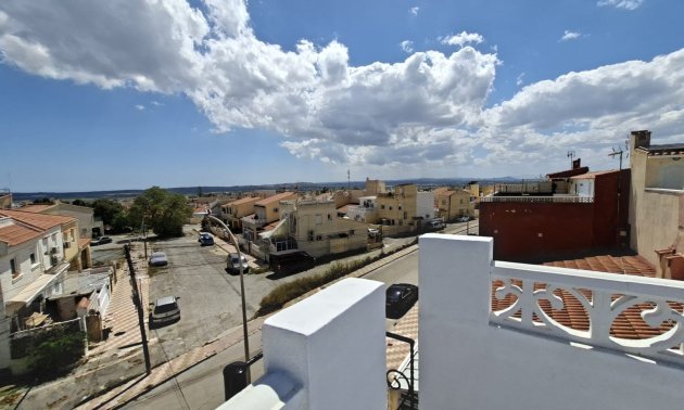 Resale - Townhouse -
La Marina - La Marina - Urbanization