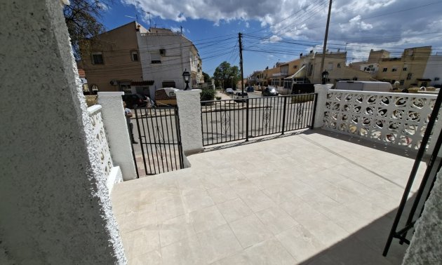 Resale - Townhouse -
La Marina - La Marina - Urbanization