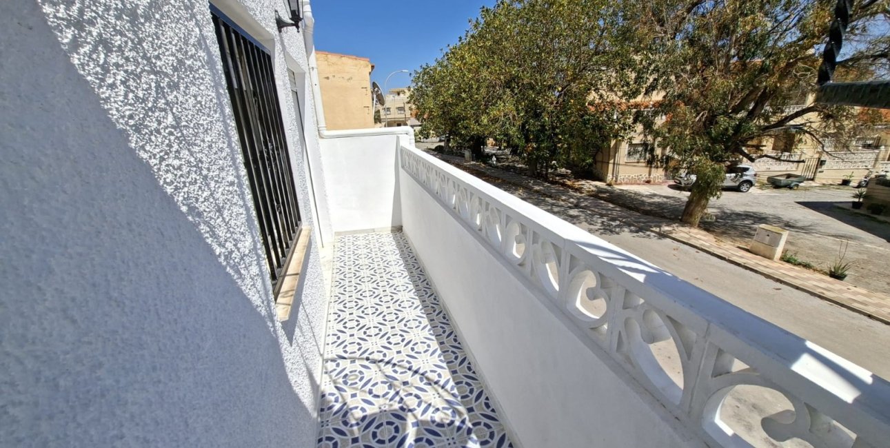 Resale - Townhouse -
La Marina - La Marina - Urbanization