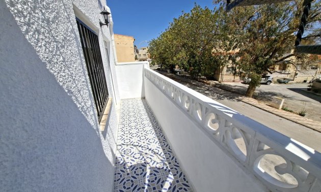 Resale - Townhouse -
La Marina - La Marina - Urbanization