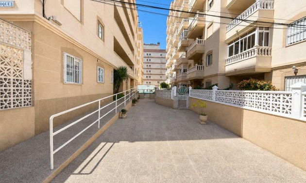 Resale - Apartment / flat -
Torrevieja - Nueva Torrevieja