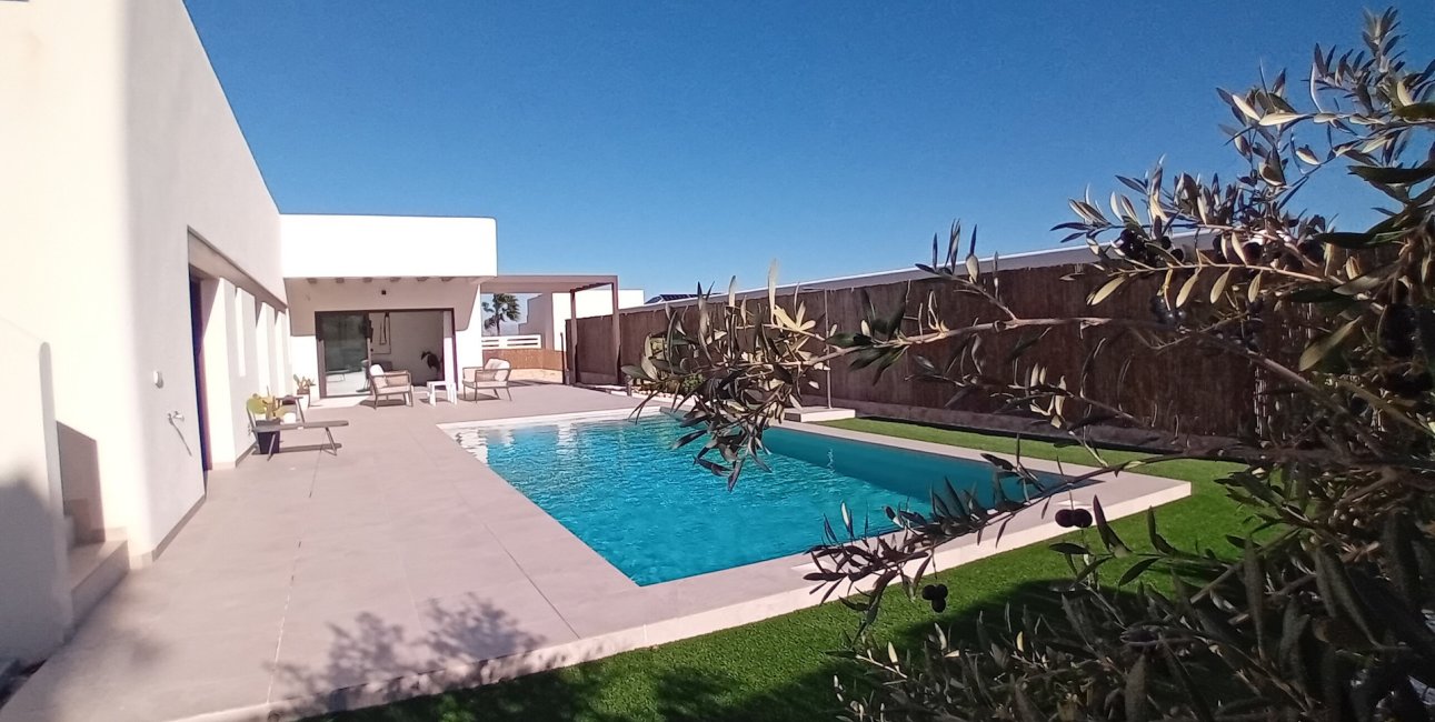 Resale - Villa -
Algorfa - La Finca Golf Resort