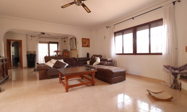 Resale - Villa -
Formentera del Segura - Fincas de La Vega