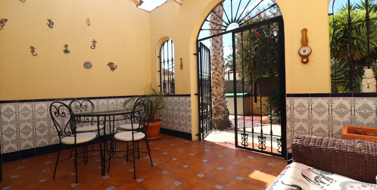 Resale - Villa -
Formentera del Segura - Fincas de La Vega