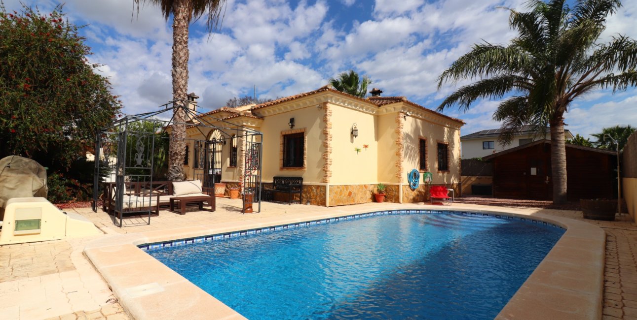 Resale - Villa -
Formentera del Segura - Fincas de La Vega