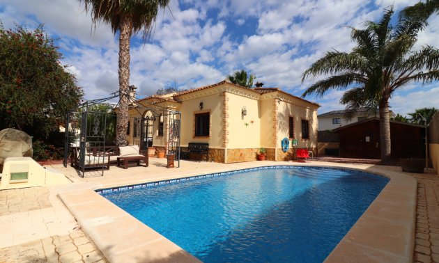 Resale - Villa -
Formentera del Segura - Fincas de La Vega
