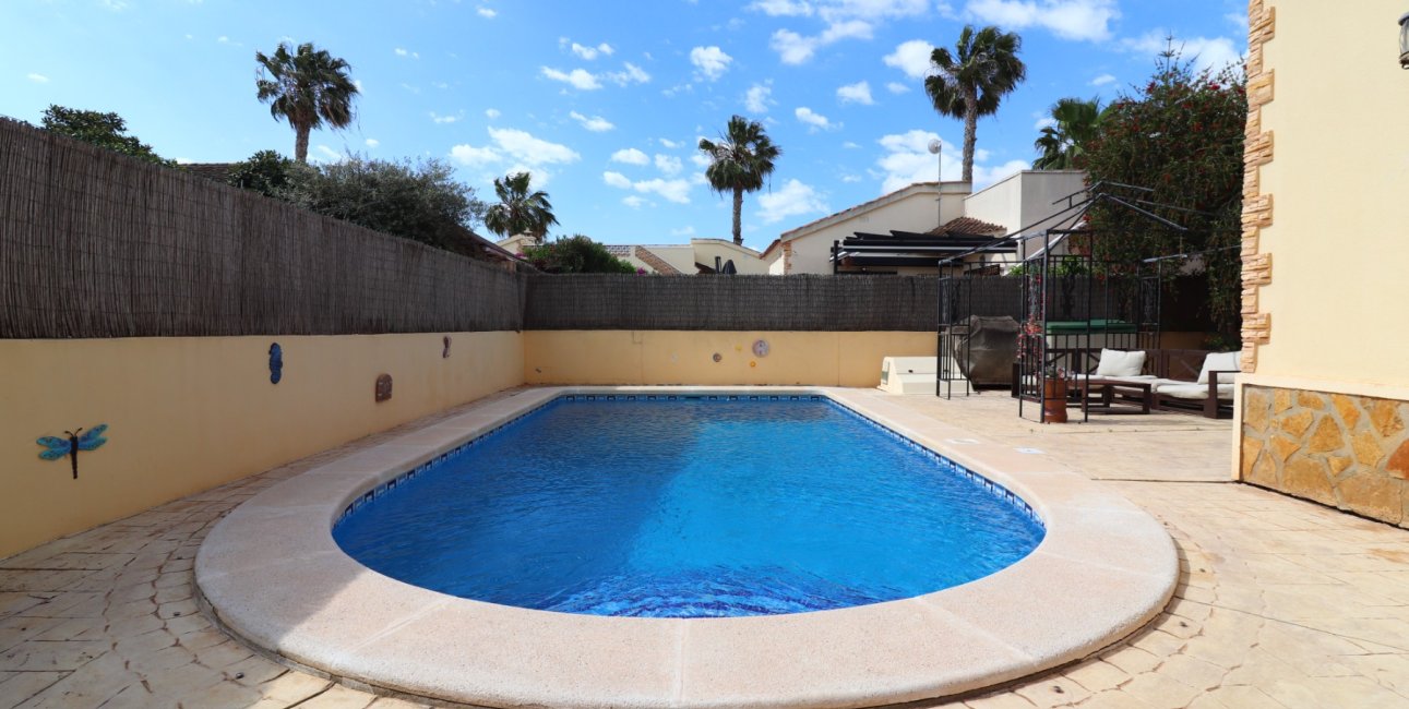 Resale - Villa -
Formentera del Segura - Fincas de La Vega