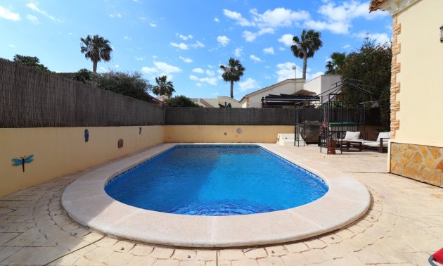 Resale - Villa -
Formentera del Segura - Fincas de La Vega