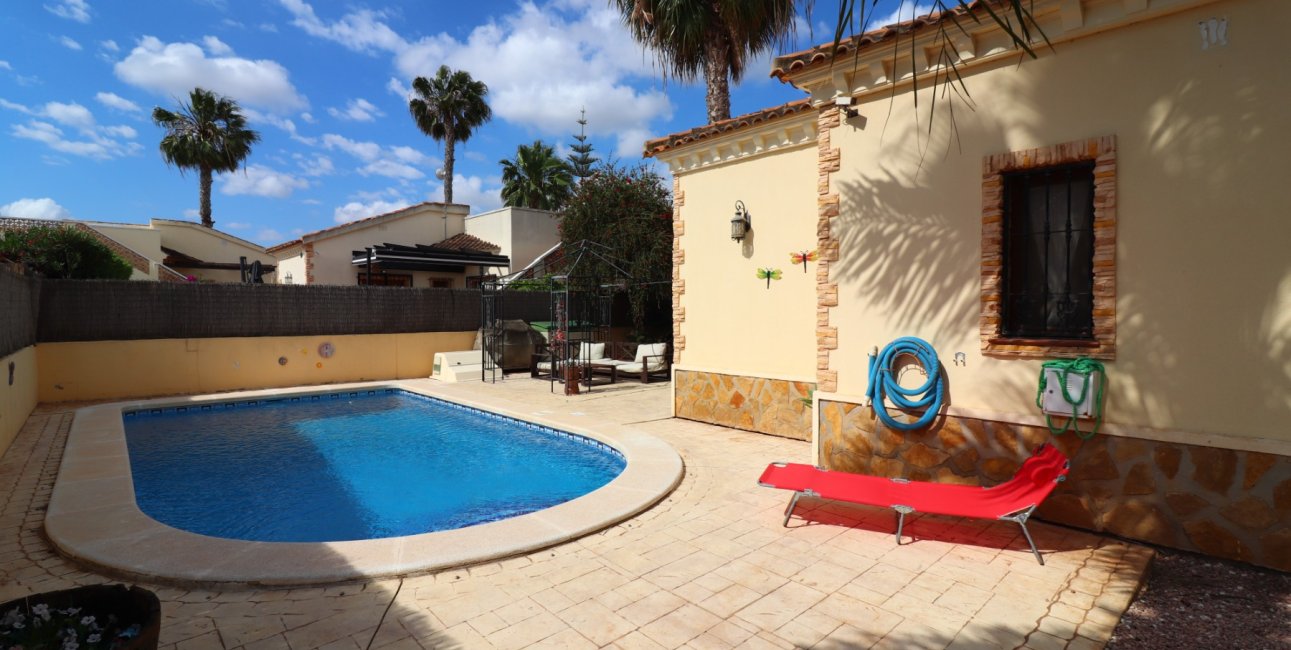 Resale - Villa -
Formentera del Segura - Fincas de La Vega