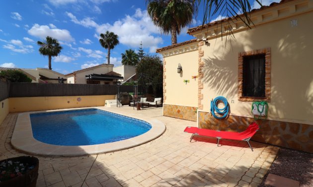 Resale - Villa -
Formentera del Segura - Fincas de La Vega