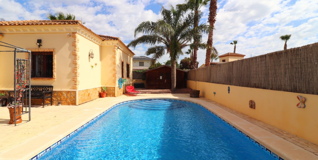 Resale - Villa -
Formentera del Segura - Fincas de La Vega