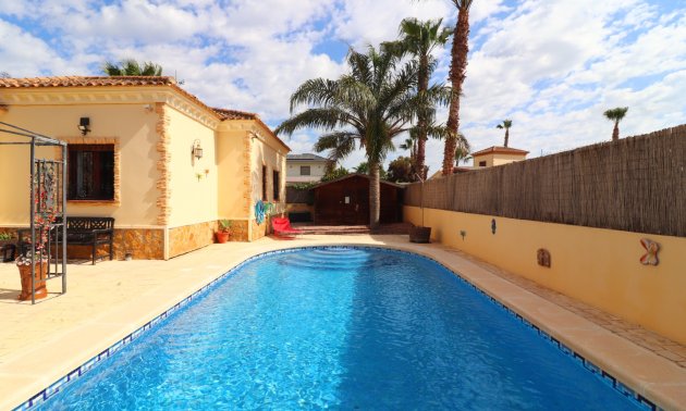 Resale - Villa -
Formentera del Segura - Fincas de La Vega