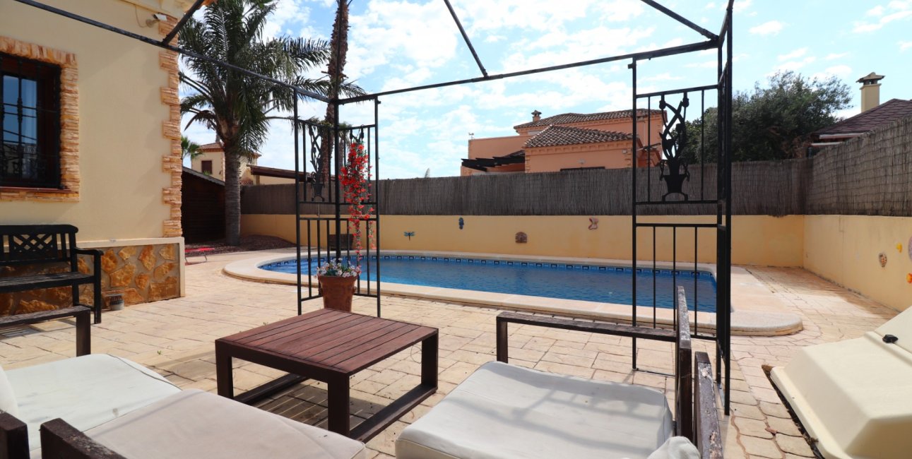 Resale - Villa -
Formentera del Segura - Fincas de La Vega