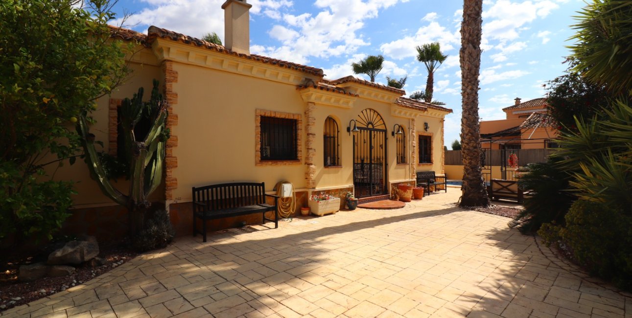 Resale - Villa -
Formentera del Segura - Fincas de La Vega