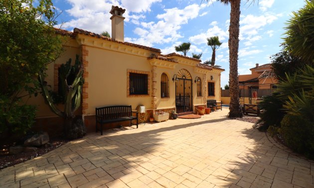 Resale - Villa -
Formentera del Segura - Fincas de La Vega
