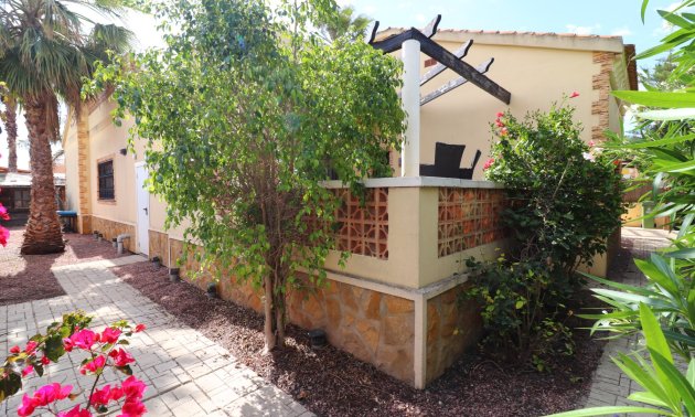 Resale - Villa -
Formentera del Segura - Fincas de La Vega