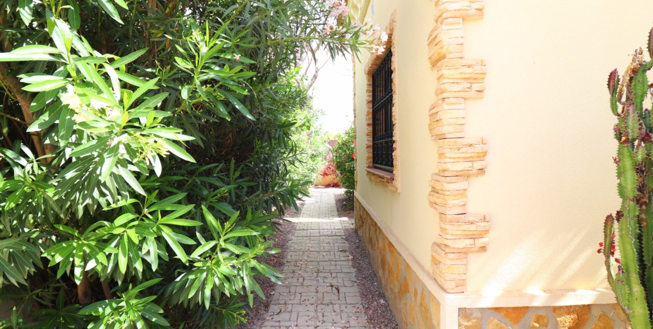 Resale - Villa -
Formentera del Segura - Fincas de La Vega