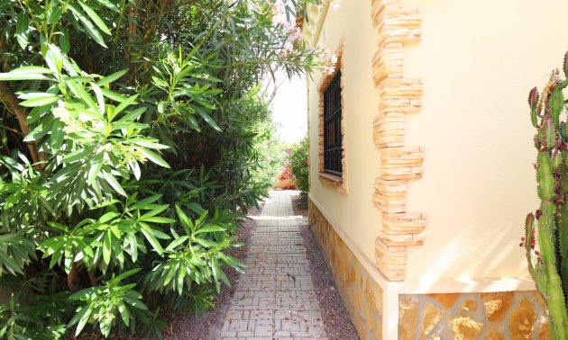 Resale - Villa -
Formentera del Segura - Fincas de La Vega