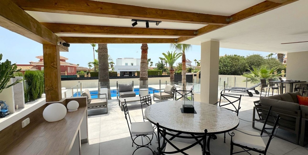 Resale - Villa -
Alfaz del Pi - Alfaz del Pi - Town