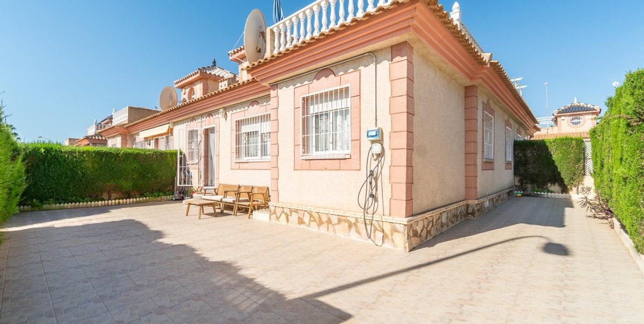 Resale - Townhouse -
Orihuela Costa - Punta Prima