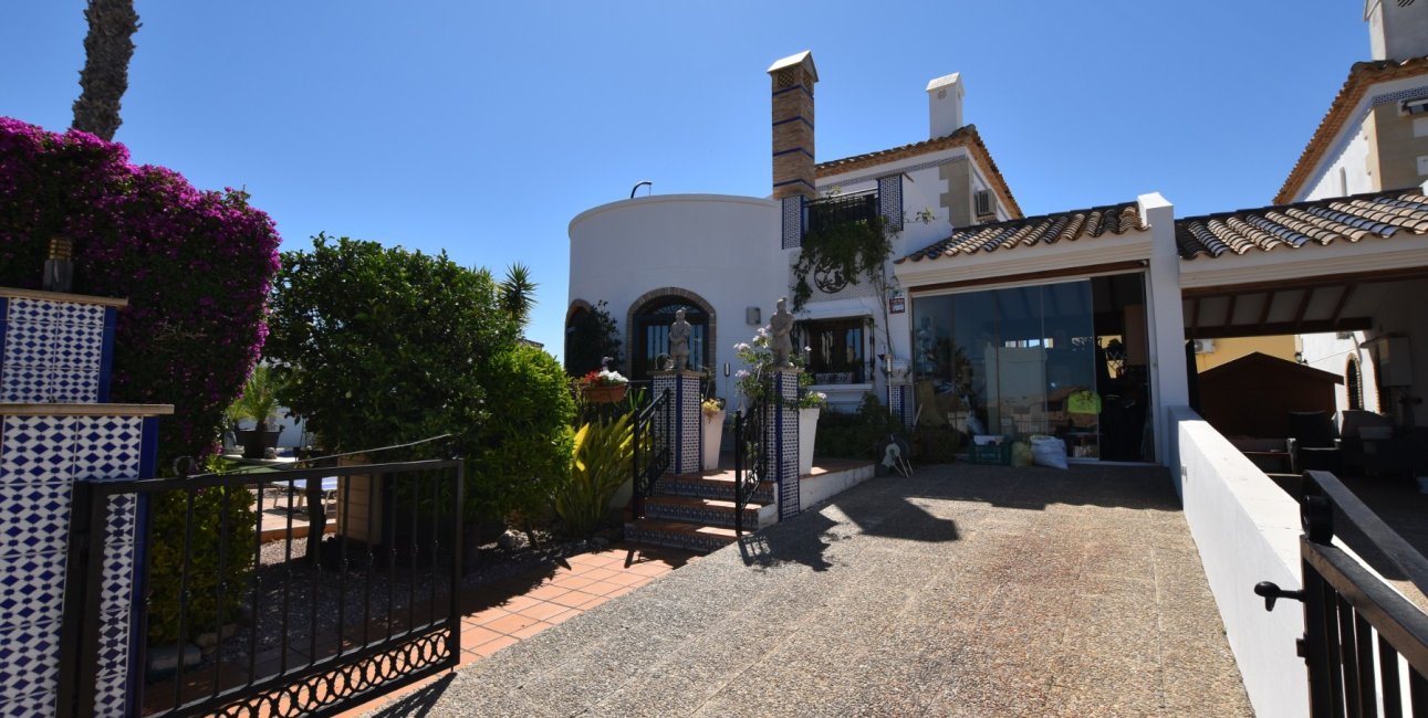 Resale - Villa -
Algorfa - La Finca Golf Resort
