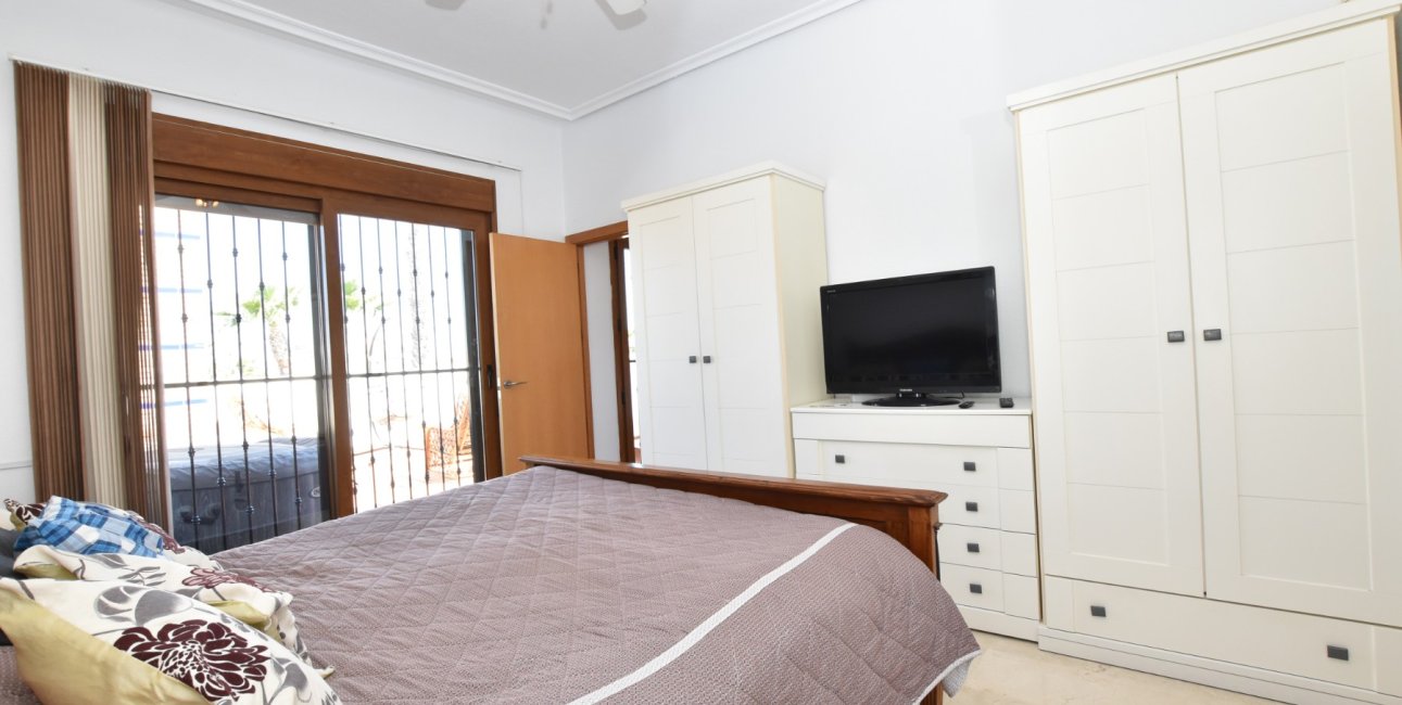 Resale - Villa -
Algorfa - La Finca Golf Resort