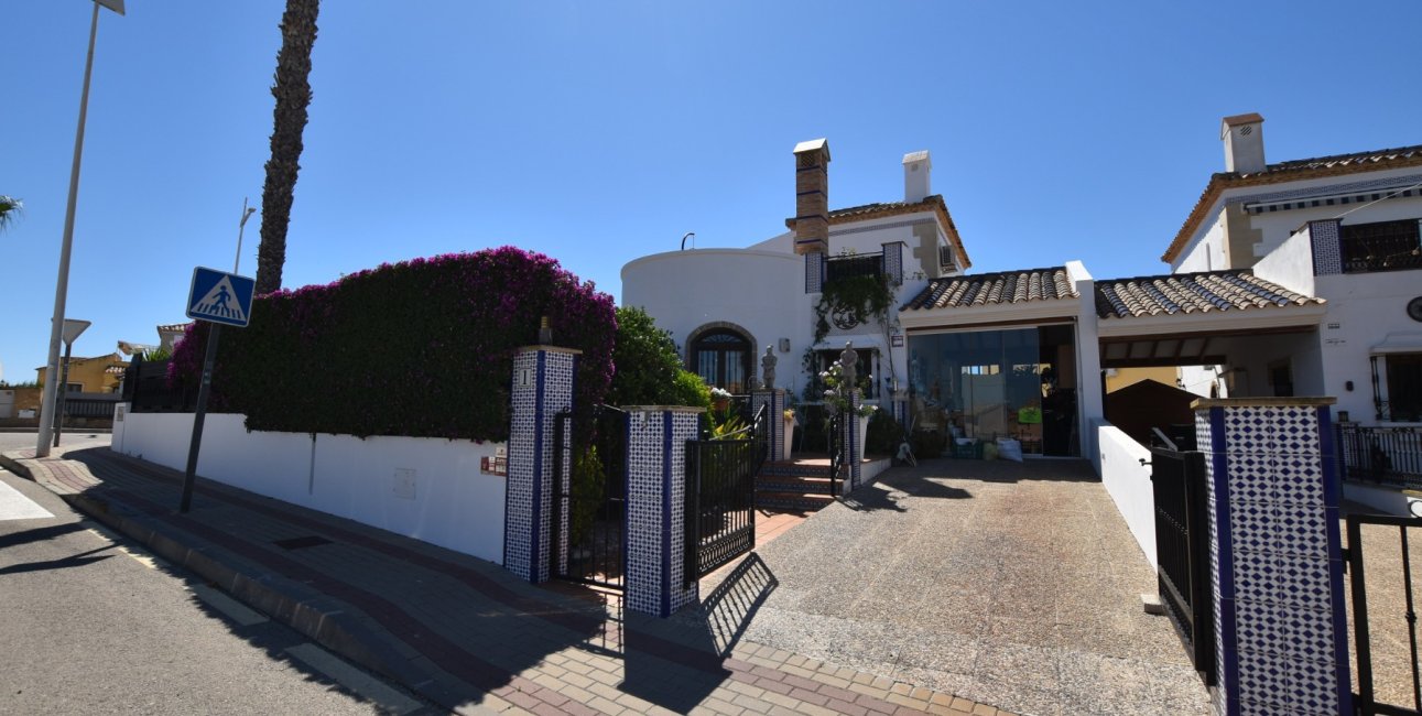 Resale - Villa -
Algorfa - La Finca Golf Resort