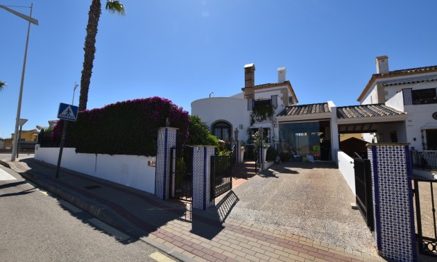 Resale - Villa -
Algorfa - La Finca Golf Resort