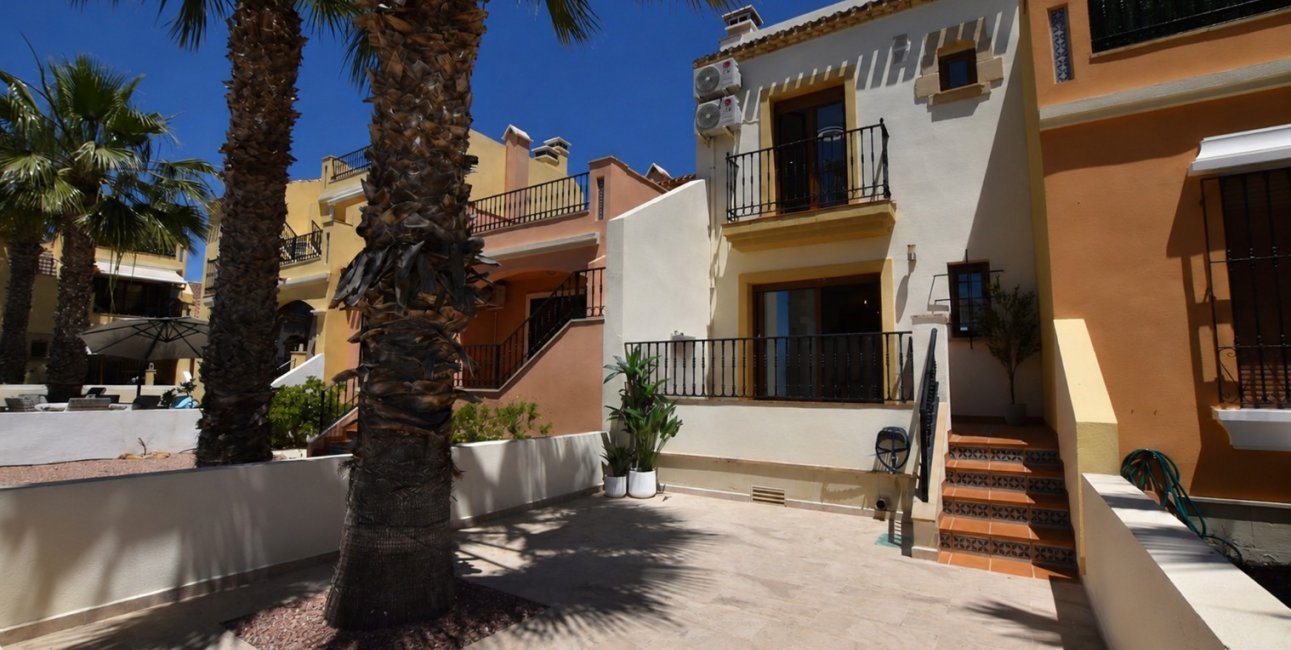 Resale - Townhouse -
Algorfa - La Finca Golf Resort