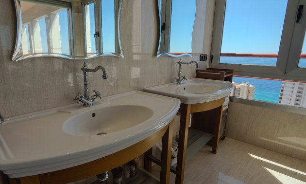 Resale - Apartment / flat -
Benidorm - Benidorm - City