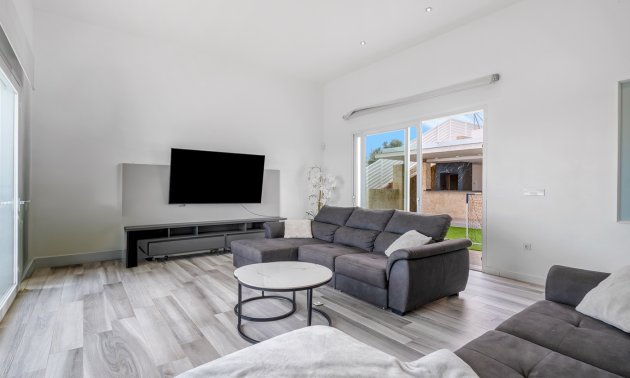 Resale - Villa -
Algorfa - Lomas de La Juliana