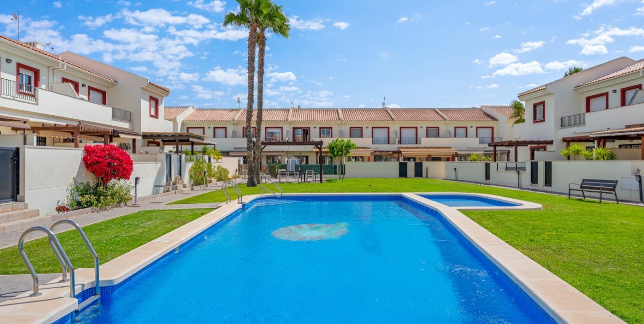 Resale - Townhouse -
Ciudad Quesada - Lo Marabu