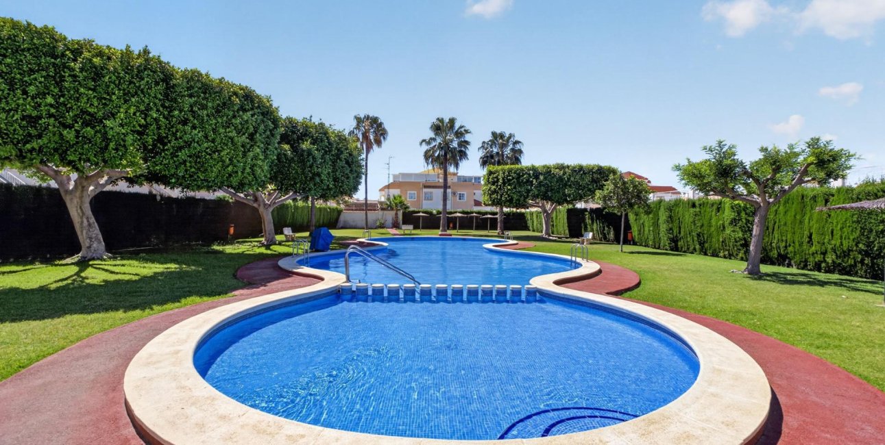 Resale - Apartment / flat -
Torrevieja - Altos del Limonar