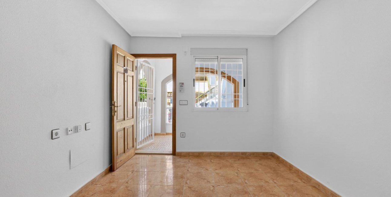 Resale - Apartment / flat -
Torrevieja - Altos del Limonar