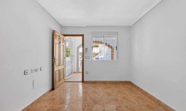 Resale - Apartment / flat -
Torrevieja - Altos del Limonar