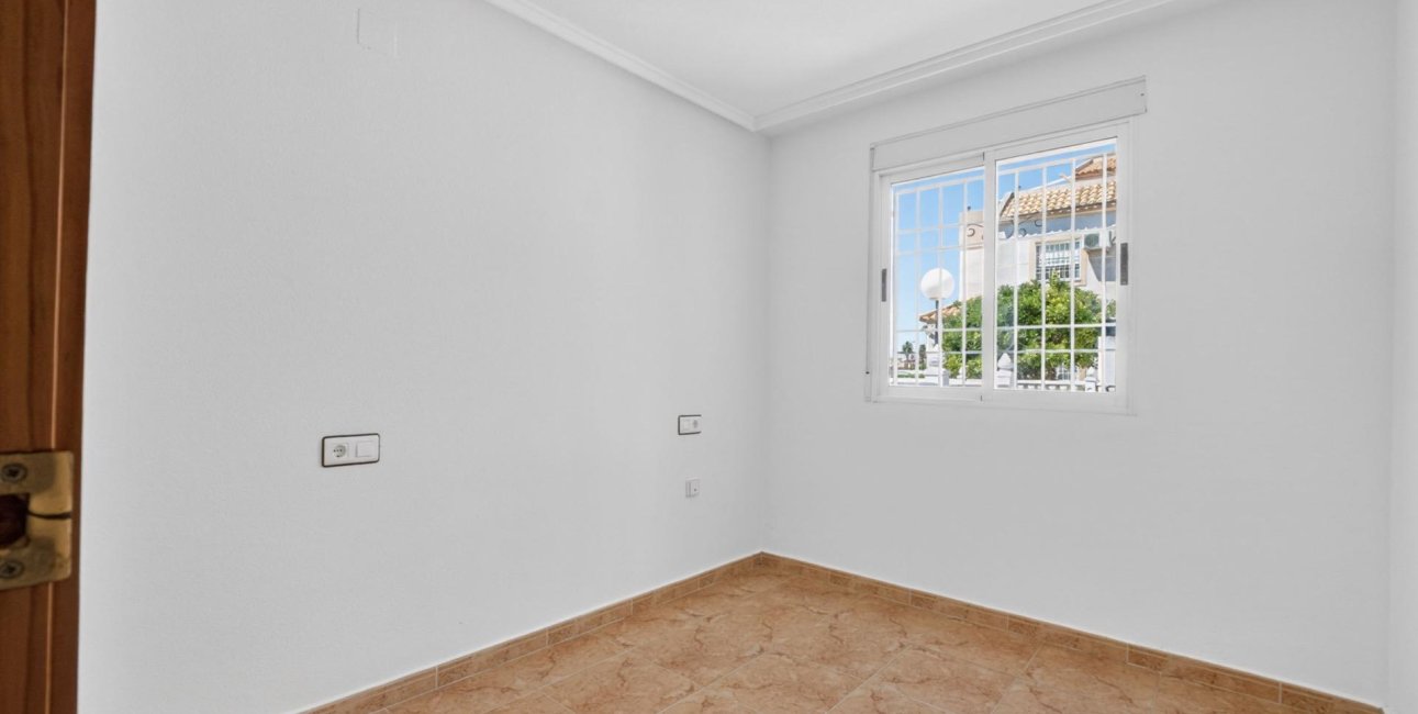 Resale - Apartment / flat -
Torrevieja - Altos del Limonar