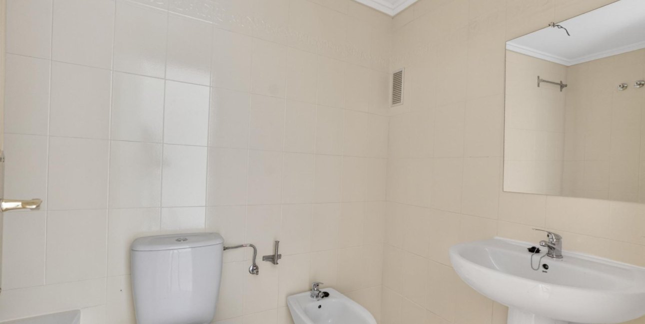 Resale - Apartment / flat -
Torrevieja - Altos del Limonar