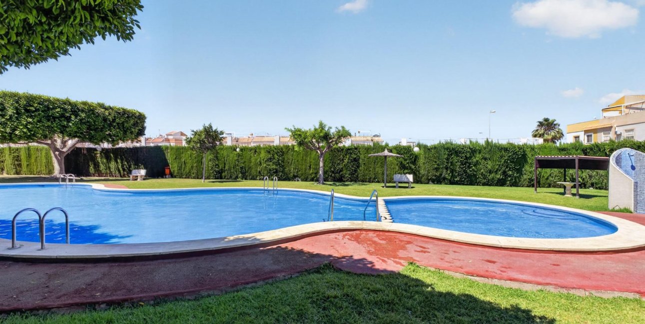 Resale - Apartment / flat -
Torrevieja - Altos del Limonar