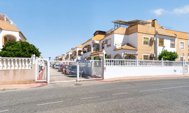 Resale - Apartment / flat -
Torrevieja - Altos del Limonar