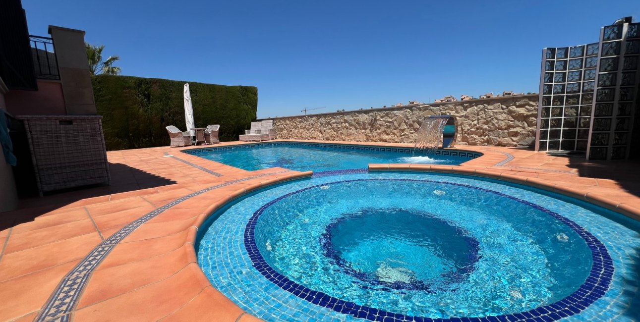 Resale - Villa -
Algorfa - La Finca Golf Resort