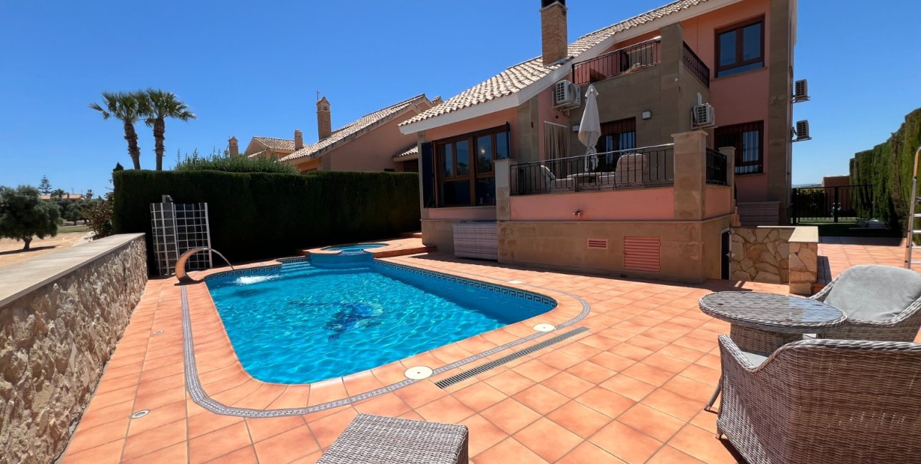 Resale - Villa -
Algorfa - La Finca Golf Resort