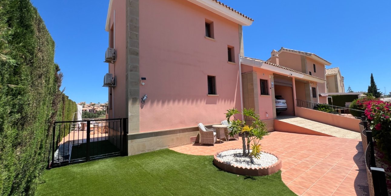 Resale - Villa -
Algorfa - La Finca Golf Resort
