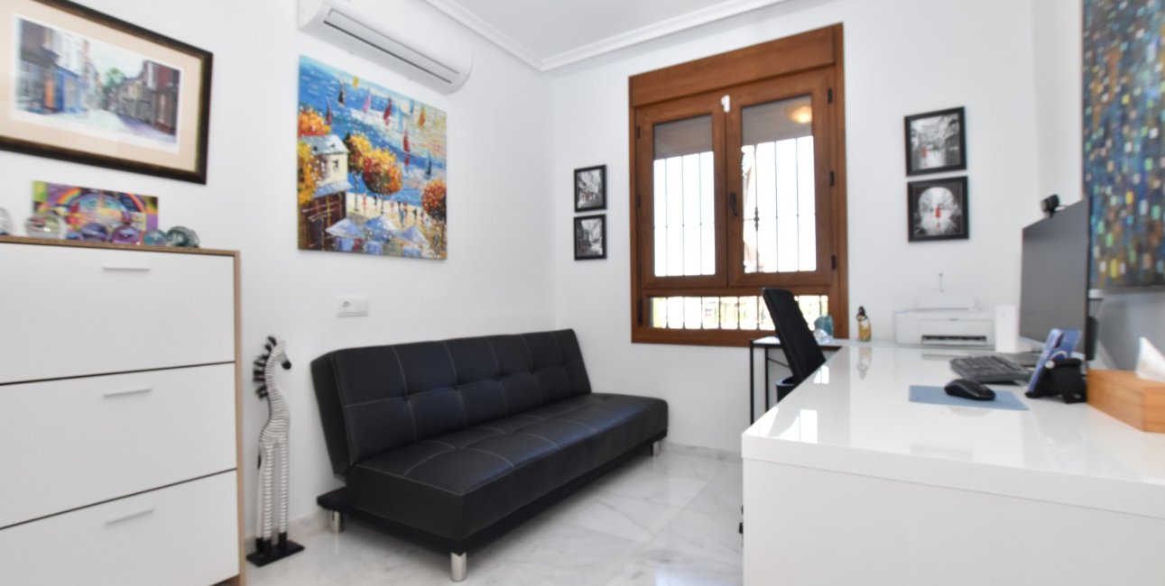 Resale - Villa -
Algorfa - La Finca Golf Resort