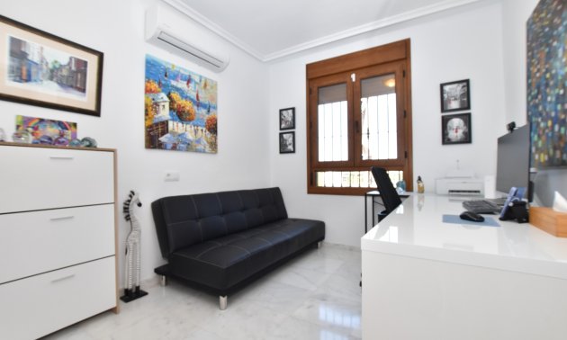 Resale - Villa -
Algorfa - La Finca Golf Resort